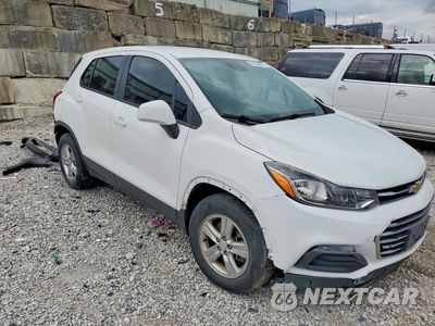 Czwarte zdjęcie samochodu z boku: 2019 CHEVROLET TRAX LS VIN:3GNCJKSB1KL382458 - miniatura