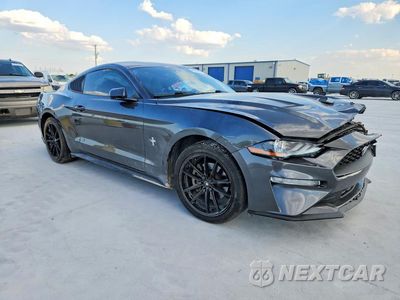 Czwarte zdjęcie samochodu z boku: 2018 FORD MUSTANG VIN:1FA6P8TH5J5109022 - miniatura