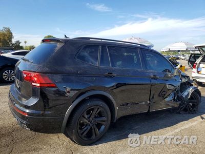 Trzecie zdjęcie samochodu z tyłu: 2024 VOLKSWAGEN TIGUAN SE R-LINE BLACK VIN:3VVCB7AX0RM201436 - miniatura