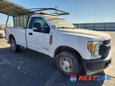 Czwarte zdjęcie samochodu z boku: 2017 FORD F350 SUPER DUTY VIN:1FTRF3ATXHEC09826 - miniatura