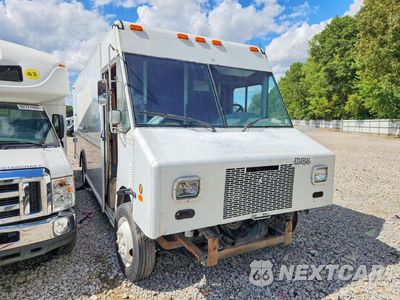 Czwarte zdjęcie samochodu z boku: 2000 FREIGHTLINER MT45 CHASSIS DELIVERY TRUCK VIN:4UZA4FA44YCF32521 - miniatura