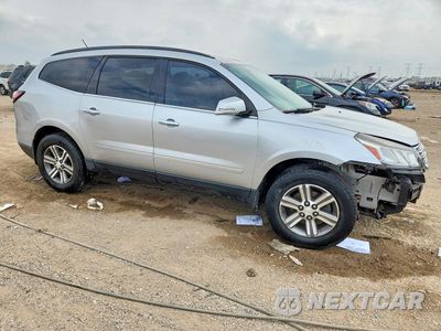 Czwarte zdjęcie samochodu z boku: 2017 CHEVROLET TRAVERSE LT VIN:1GNKVHKD8HJ343323 - miniatura