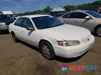 Czwarte zdjęcie samochodu z boku: 1999 TOYOTA CAMRY LE V6 VIN:JT2BF22K0X0203894 - miniatura