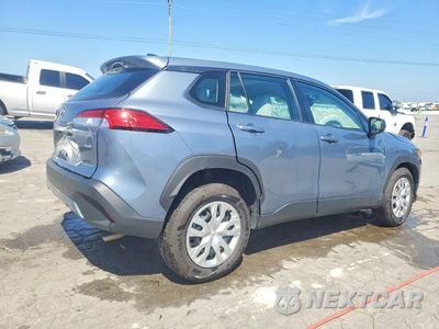 Trzecie zdjęcie samochodu z tyłu: 2025 TOYOTA COROLLA CROSS L VIN:7MUAAABGXSV143156 - miniatura