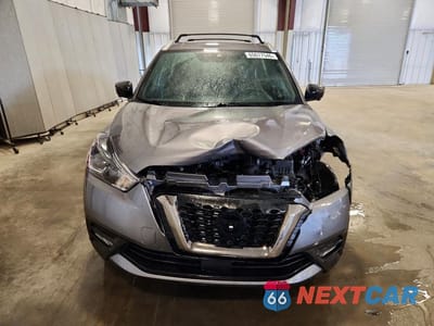 Piąte zdjęcie samochodu w środku: 2020 NISSAN KICKS SR VIN:3N1CP5DV0LL547503 - miniatura