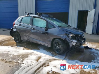 Czwarte zdjęcie samochodu z boku: 2018 HONDA FIT SPORT VIN:3HGGK5H63JM700609 - miniatura