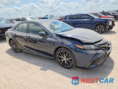 Czwarte zdjęcie samochodu z boku: 2021 TOYOTA CAMRY SE VIN:4T1G11AK3MU530880 - miniatura