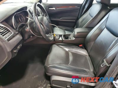 Zdjęcie 7 z 12 samochodu: 2019 CHRYSLER 300 LIMITED VIN:2C3CCAKG6KH542839 - miniatura