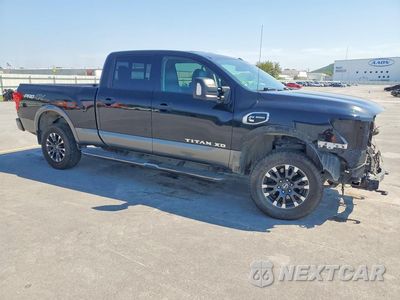 Czwarte zdjęcie samochodu z boku: 2017 NISSAN TITAN XD PRO-4X VIN:1N6BA1F41HN545612 - miniatura
