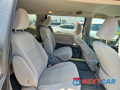 Zdjęcie 11 z 14 samochodu: 2020 TOYOTA SIENNA LE VIN:5TDJZ3DC2LS240152 - miniatura
