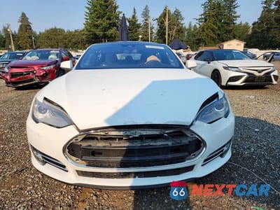Piąte zdjęcie samochodu w środku: 2016 TESLA MODEL S VIN:5YJSA1E20GF127946 - miniatura