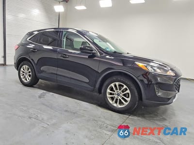 Czwarte zdjęcie samochodu z boku: 2021 FORD ESCAPE SE VIN:1FMCU9G68MUA73479 - miniatura
