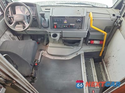 Zdjęcie 8 z 13 samochodu: 2013 ISUZU NPR VIN:JALB4T170D7W00507 - miniatura