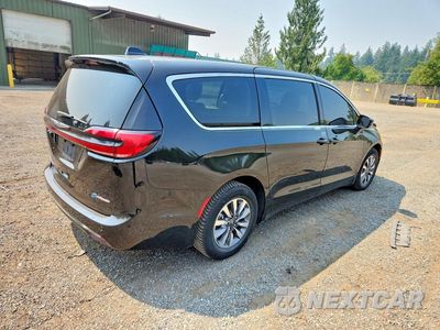 Trzecie zdjęcie samochodu z tyłu: 2024 CHRYSLER PACIFICA HYBRID SELECT VIN:2C4RC1S72RR169499 - miniatura