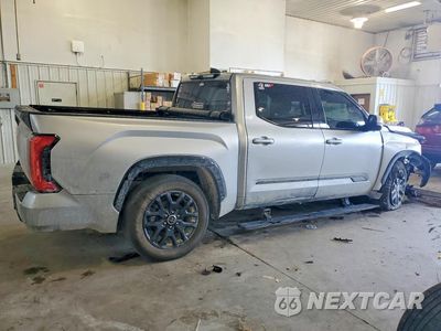 Trzecie zdjęcie samochodu z tyłu: 2023 TOYOTA TUNDRA PLATINUM VIN:5TFNA5DB3PX127094 - miniatura