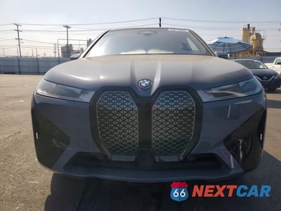 Piąte zdjęcie samochodu w środku: 2024 BMW IX XDRIVE50 VIN:WB523CF04RCP45110 - miniatura