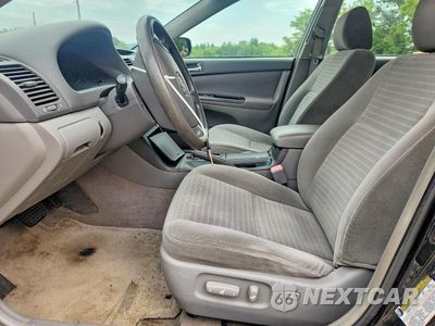 Zdjęcie 7 z 12 samochodu: 2005 TOYOTA CAMRY LE VIN:4T1BE32K05U031819 - miniatura