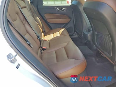 Zdjęcie 11 z 13 samochodu: 2019 VOLVO XC60 T5 MOMENTUM VIN:LYV102DK3KB280658 - miniatura