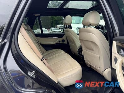 Zdjęcie 8 z 13 samochodu: 2017 BMW X5 XDRIVE35I VIN:5UXKR0C58H0V66990 - miniatura