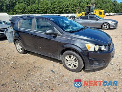 Czwarte zdjęcie samochodu z boku: 2015 CHEVROLET SONIC LT VIN:1G1JC6SH1F4114987 - miniatura