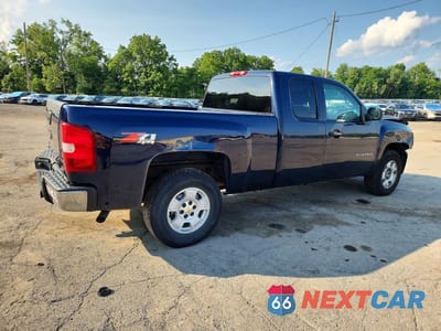 Trzecie zdjęcie samochodu z tyłu: 2011 CHEVROLET SILVERADO K1500 LT VIN:1GCRKSE35BZ246380 - miniatura