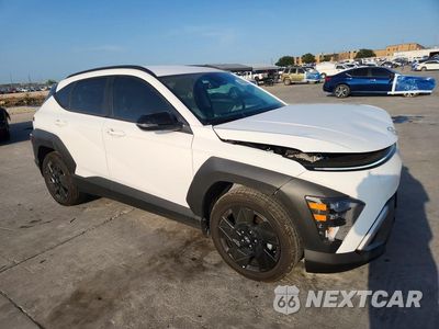 Czwarte zdjęcie samochodu z boku: 2026 HYUNDAI KONA SEL SPORT VIN:KM8HF3AB6TU385866 - miniatura