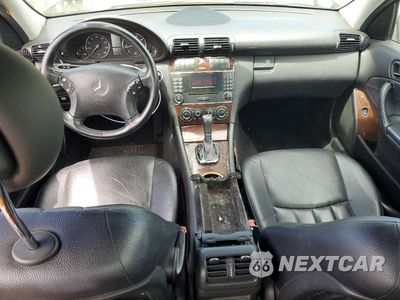 Zdjęcie 8 z 12 samochodu: 2005 MERCEDES-BENZ C 240 4MATIC VIN:WDBRF81J85F591001 - miniatura