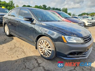 Czwarte zdjęcie samochodu z boku: 2016 VOLKSWAGEN JETTA SEL VIN:3VWL17AJ0GM244682 - miniatura