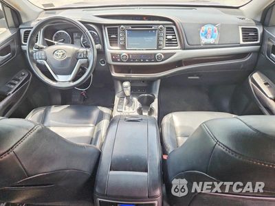 Zdjęcie 8 z 13 samochodu: 2016 TOYOTA HIGHLANDER XLE VIN:5TDJKRFH5GS317201 - miniatura