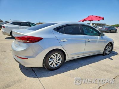 Trzecie zdjęcie samochodu z tyłu: 2018 HYUNDAI ELANTRA SE VIN:5NPD74LF8JH277200 - miniatura