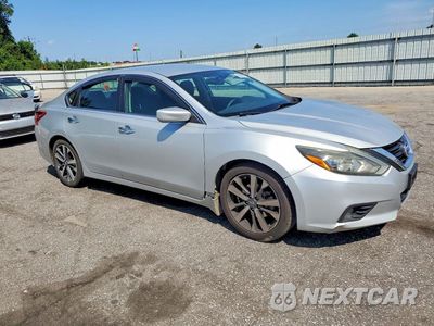Czwarte zdjęcie samochodu z boku: 2017 NISSAN ALTIMA 2.5 SR VIN:1N4AL3APXHC121191 - miniatura