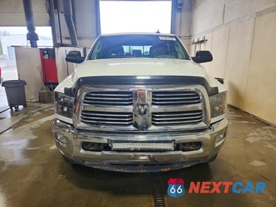 Piąte zdjęcie samochodu w środku: 2013 RAM 2500 SLT VIN:3C6UR5ML6DG514761 - miniatura