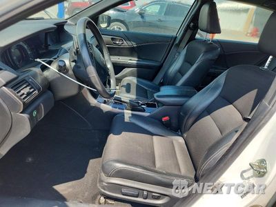Zdjęcie 7 z 13 samochodu: 2016 HONDA ACCORD SPORT VIN:1HGCR2F59GA126414 - miniatura