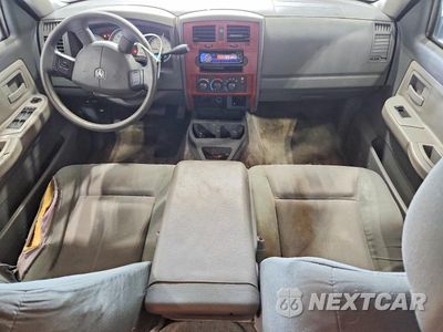 Zdjęcie 8 z 12 samochodu: 2005 DODGE DAKOTA QUAD SLT VIN:1D7HE48N35S304209 - miniatura