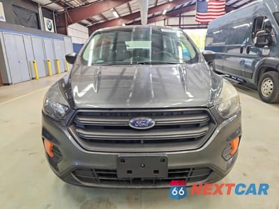 Piąte zdjęcie samochodu w środku: 2018 FORD ESCAPE S VIN:1FMCU0F7XJUA18842 - miniatura