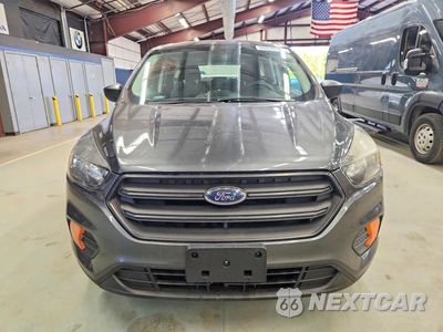 Piąte zdjęcie samochodu w środku: 2018 FORD ESCAPE S VIN:1FMCU0F7XJUA18842 - miniatura