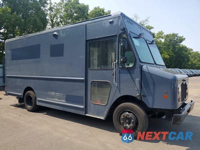 Czwarte zdjęcie samochodu z boku: 2021 FREIGHTLINER CHASSIS M LINE WALK-IN VAN VIN:4UZAC2EA3MCML0629 - miniatura