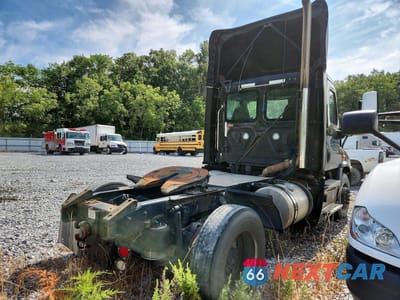 Trzecie zdjęcie samochodu z tyłu: 2017 FREIGHTLINER CASCADIA 113 SEMI TRUCK VIN:1FUBGBDV3HLHH2581 - miniatura