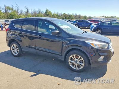 Czwarte zdjęcie samochodu z boku: 2019 FORD ESCAPE SE VIN:1FMCU0GDXKUB67239 - miniatura