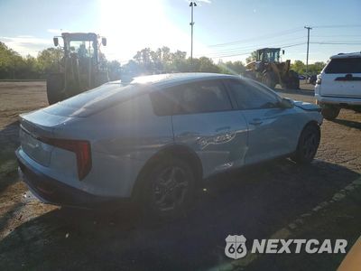 Trzecie zdjęcie samochodu z tyłu: 2026 KIA K4 LXS VIN:3KPFT4DE1TE355608 - miniatura