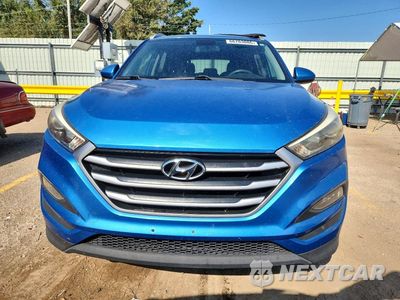 Piąte zdjęcie samochodu w środku: 2017 HYUNDAI TUCSON SE VIN:KM8J33A47HU462036 - miniatura