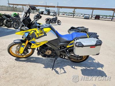 Trzecie zdjęcie samochodu z tyłu: 2023 SUZUKI DL1050 DE VIN:JS1EF13E6P7100231 - miniatura