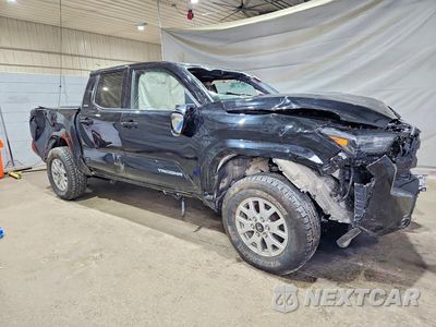 Czwarte zdjęcie samochodu z boku: 2025 TOYOTA TACOMA SR5 VIN:3TMLB5JN4SM111486 - miniatura
