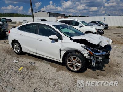 Czwarte zdjęcie samochodu z boku: 2017 CHEVROLET CRUZE LT VIN:1G1BE5SM2H7224874 - miniatura