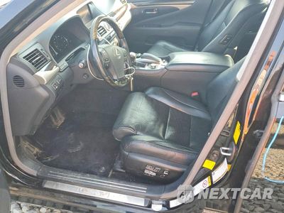 Zdjęcie 7 z 12 samochodu: 2013 LEXUS LS 460 VIN:JTHCL5EF6D5018539 - miniatura