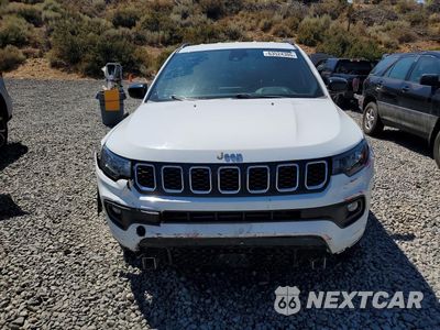 Piąte zdjęcie samochodu w środku: 2024 JEEP COMPASS LATITUDE VIN:3C4NJDBNXRT119435 - miniatura