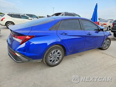 Trzecie zdjęcie samochodu z tyłu: 2024 HYUNDAI ELANTRA SEL VIN:KMHLM4DG1RU754347 - miniatura