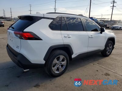 Trzecie zdjęcie samochodu z tyłu: 2025 TOYOTA RAV4 HYBRID XLE VIN:JTMRWRFV3SD333026 - miniatura