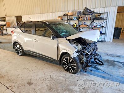 Czwarte zdjęcie samochodu z boku: 2020 NISSAN KICKS SR VIN:3N1CP5DV6LL520578 - miniatura