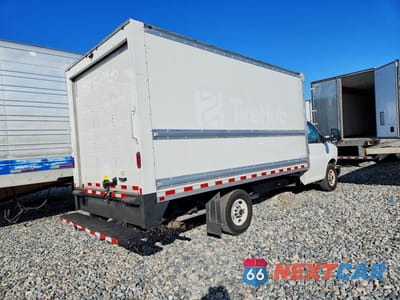 Trzecie zdjęcie samochodu z tyłu: 2025 GMC SAVANA BOX TRUCK VIN:7GZ07SF78SN007704 - miniatura